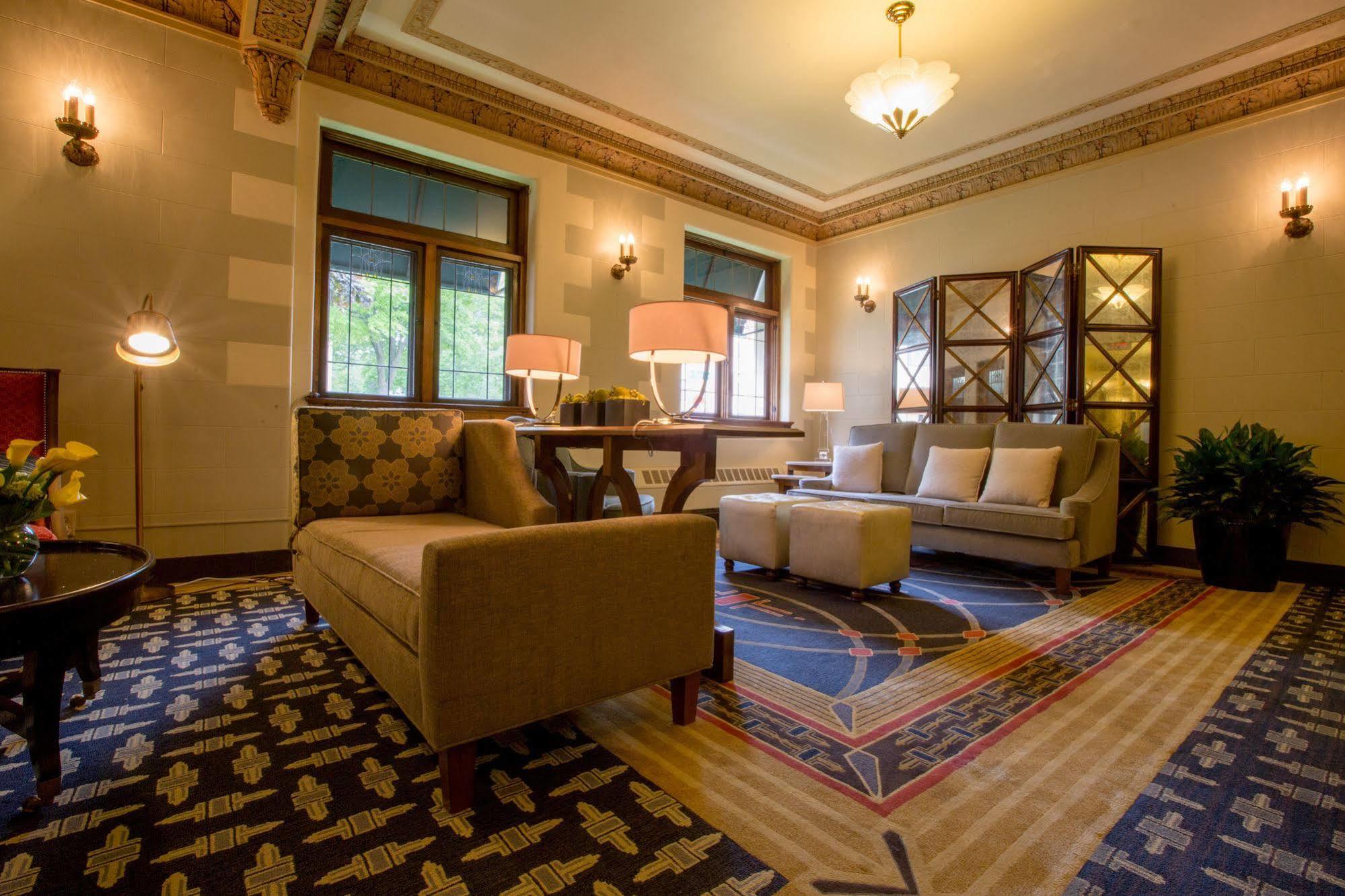 The Plaza Hotel - Milwaukee Exterior photo
