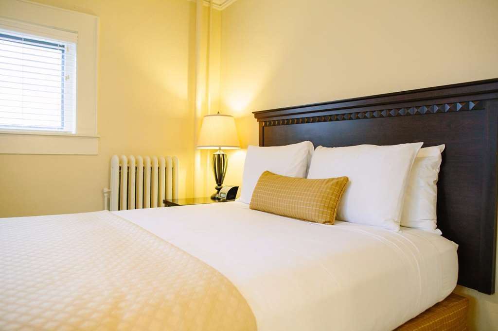 The Plaza Hotel - Milwaukee Room photo